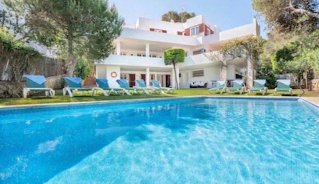 Beautiful beachfront private villa with swimming pool in Cala d'Or