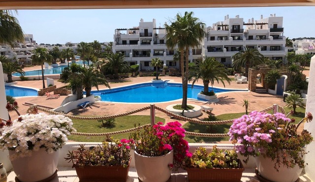 BEAUTIFUL DUPLEX PENTHOUSE WITH POOLS CLOSE TO HARBOR AND BEACHES