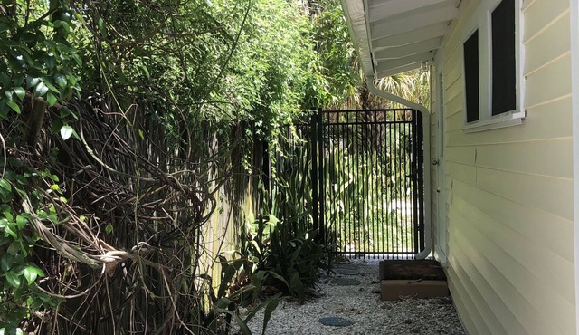 Bermuda-esque Island Cottage! Steps to Sand! Beach to Bay