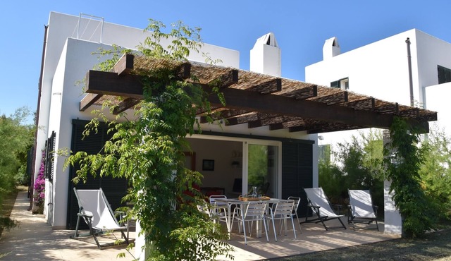 Biniancolla Ginesta villa with communal pool