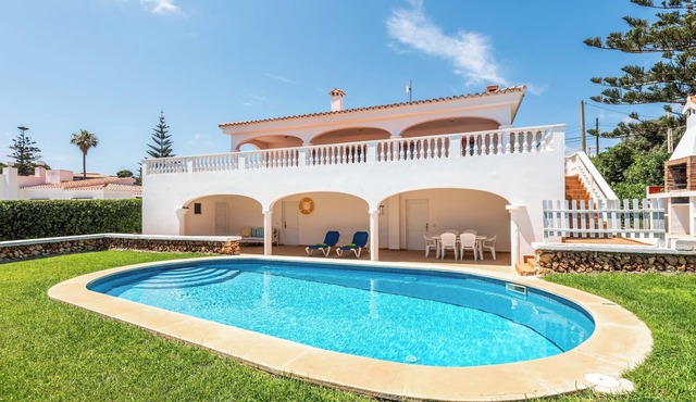 Binifortu - Four Bedroom Villa, Sleeps 8