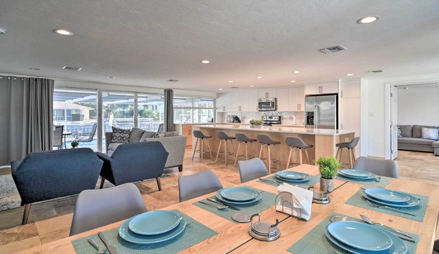 Bright Canalfront House w/ Pool in San Remo Shores