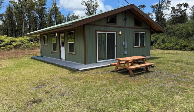 Charming 2-bedroom house near Volcanoes National Park with WiFi.