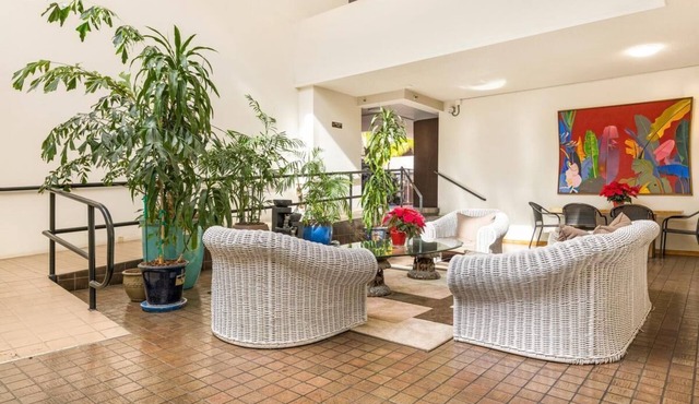 Chic Hotel Unit Large 1 Bedroom Suite