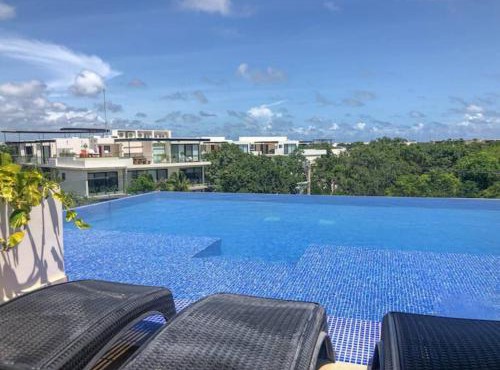 EXCLUSIVE BUILDING INFINITY POOL AND GYM RESTAURANTS AND BAR DISTRICT NEARBy