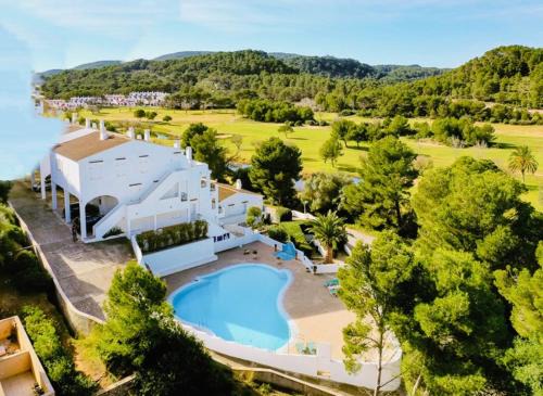 FLAT Surrounded by Nature WIFI & Pool & beach Nearby
