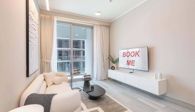 Free housekeeping visits during your stay - StayShort - Chic 1 Bedroom in Concept 7 JVC Sleeps 2 with Pool