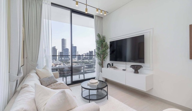 Free housekeeping visits during your stay - StayShort - Luxury 2BR with Private Pool & Skyline Terrace | JVC