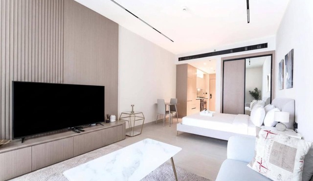 Free housekeeping visits during your stay - StayShort - Amazing Studio in JVC that Sleeps 2 with Balcony!