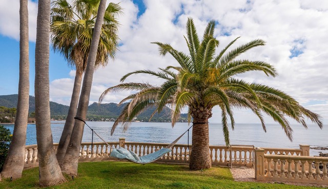 Frontline in Son Servera with pool and jacuzzi with spectacular sea views