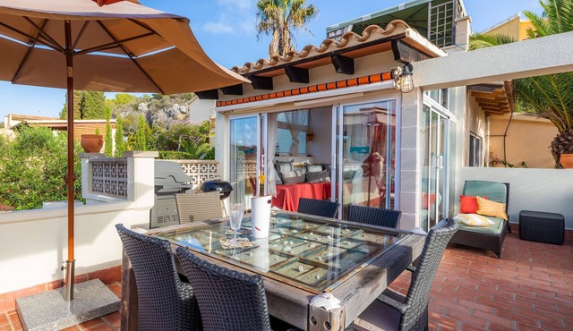 Fully-equipped Holiday Home Casa Caracol with Seaview, Terraces, Air Conditioning & Wi-Fi; Pets Allowed upon Request