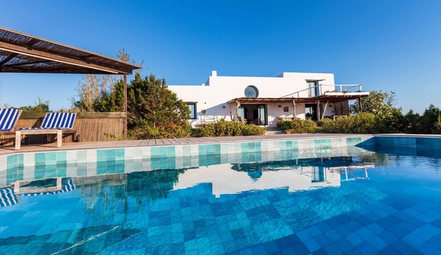 GREAT VILLA WITH SEA VIEWS AND IS VEDRÁ FROM THE PRIVATE POOL