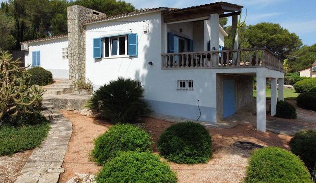 HOLIDAY HOUSE, COMFORTABLE WITH BEAUTIFUL SEA VIEW; 3 DOUBLE ROOMS, POOL, NEAR THE BEACH