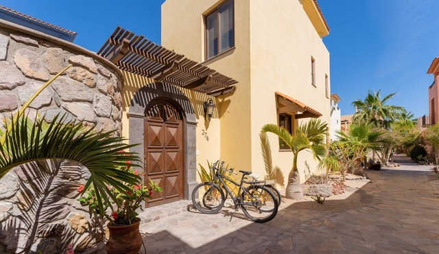 Home with stunning ocean view and breathtaking sights of the Sierra La Giganta.