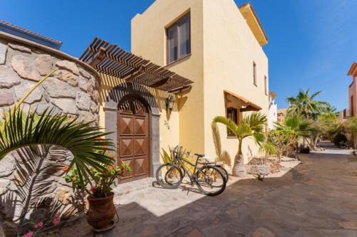 Home with stunning ocean view and breathtaking sights of the Sierra La Giganta
