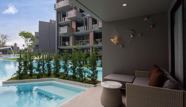 King bed+Sofa bed Pool Access Room (PA5)