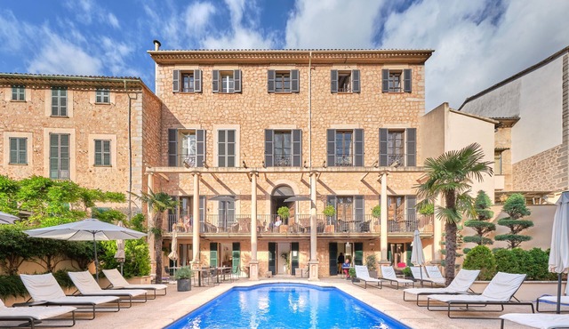 L'Avenida Hotel