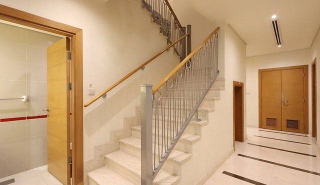 Livbnb- Homely Townhouse w/ Garden Close To Metro