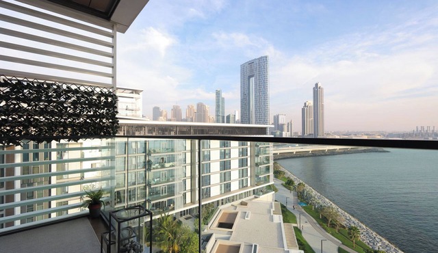 Livbnb-Upgraded 2BR + Maid's Room with Sea View