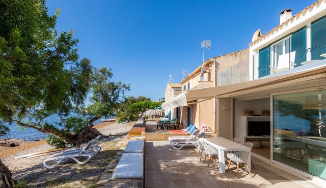 Luxurious and Modern Holiday Home "Port Nou Ca Na Cati" Directly at the Sea