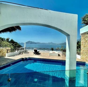 Luxurious residence with sea view