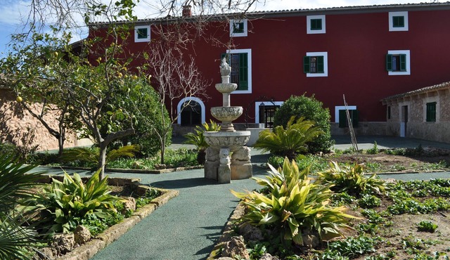Luxury Villa “Son Amora” with Mountain View, Wi-Fi, Pool, Garden, Terrace & Balcony; Parking Available, Pets Allowed