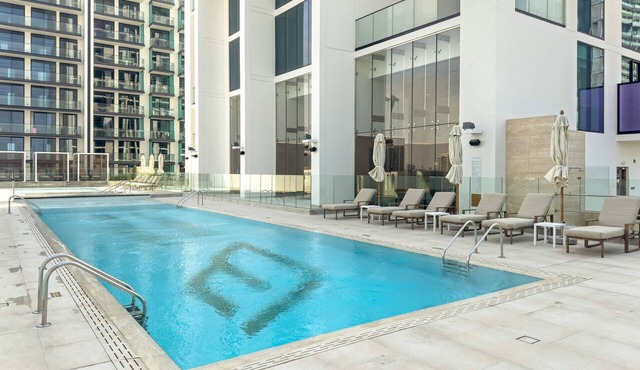 Modern 1 BD Apartment in JVC
