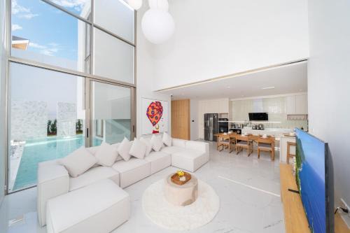 Modern 4BR Private Pool Villa near Laguna- Lux Pride 2 V9 by Warm Plus