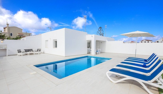 Modern villa with pool - Villa Aday & Ixeia