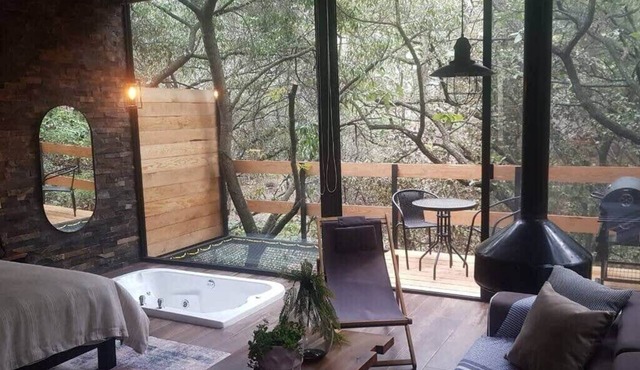 NEW! Romantic Forest Loft with Hot Tub, Deck & BBQ