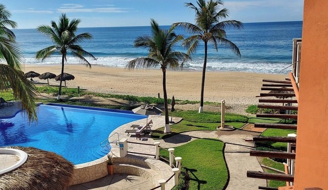 Ocean front 3-b/r condo in Vivo Resorts Puerto Escondido with AC, WiFi,