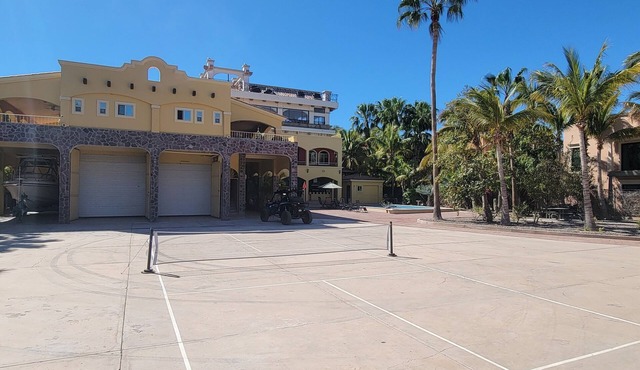 Oceanview Getaway, Large Beach House w/Pool, Hot Tub & 2 Kitchens