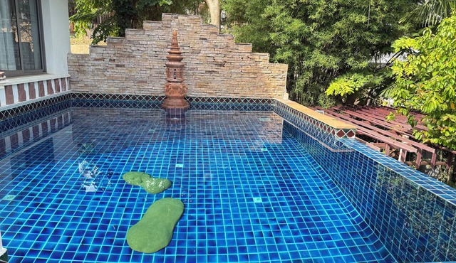Pretty Thai style villa with large pool