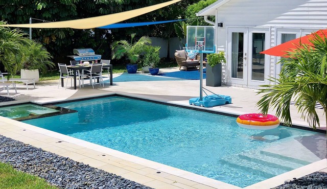 Private Heated Pool & Jacuzzi with Spacious Yard *CLOSE TO BEACH & DOWNTOWN*