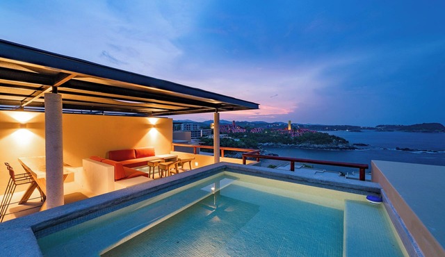 Private Oceanfront Rooftop Plunge Pool & Beach Access
