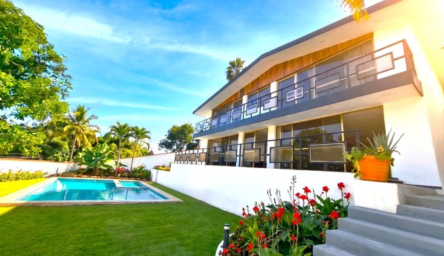 Private pool, garden, 4 bedrooms, parking MAJOR INTERNATIONAL SPORTING EVENT (pets welcome)