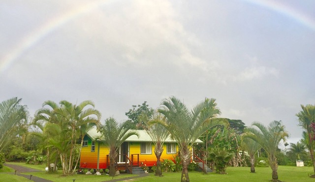 Puna Rainforest Hotspring Retreat -Rainbow Cottage with ocean views