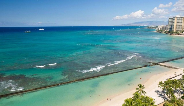 Relax and Unwind! 2 Comfortable Units, Outdoor Pool, Minutes to Honolulu Zoo