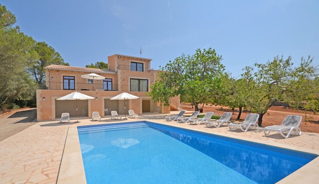 ROMANI 8 - Spacious country house with swimming pool in Campos