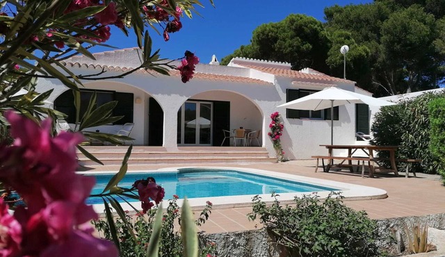 Secluded spacious villa mature gardens in Binibeca Nou private pool wifi aircon