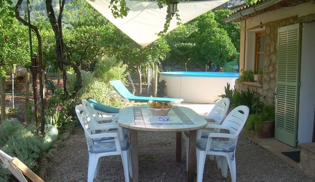 Small garden with pool and views of the Sierra de Tramontana with free WIFI