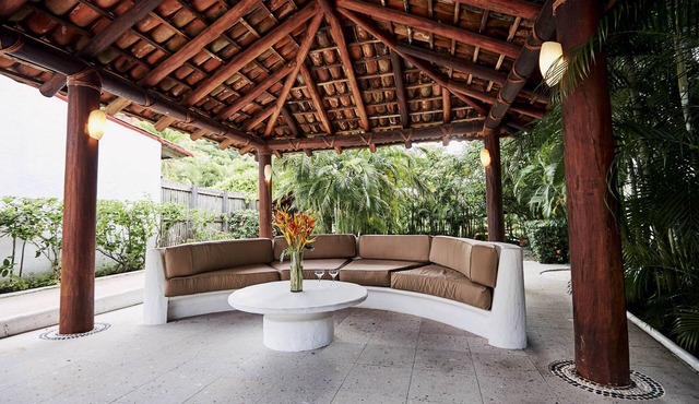 Spacious 2/3/4/5 bedroom custom home in Punta Marina
