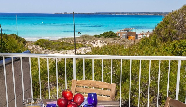 Spacious Apartment Near the Beach, Sea Views, Ideal for Families, Terrace