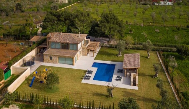 Special luxurious villa for families with 4 bedrooms, 3 bathrooms, pool and barbecue