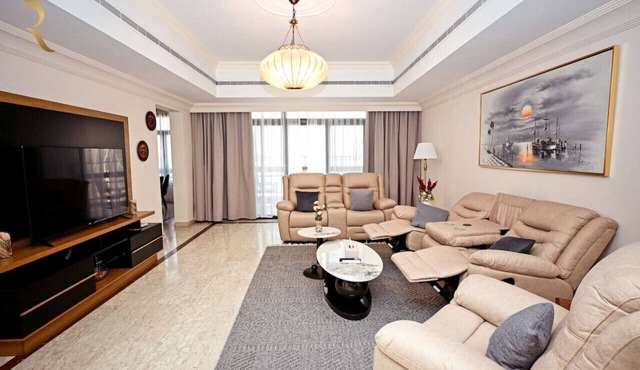 Splendid 3BR Coastal Escape - Corniche Beach