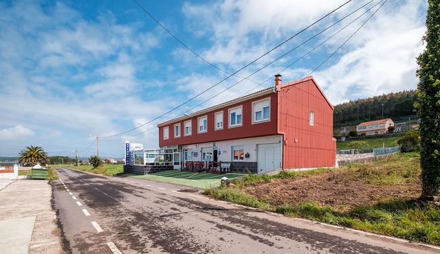 Step into a practically equipped vacation apartment, close to picturesque stretches of coastline and