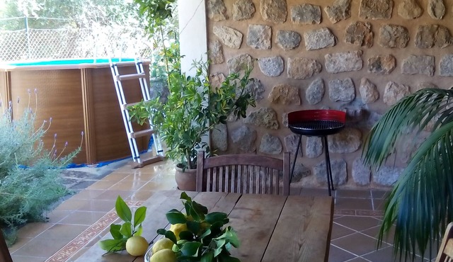 stone house with swimming pool, bathroom with jakuzzi and 5 minutes from downtown.