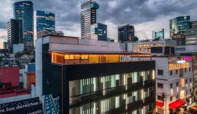 Studio apt AC Rooftop views Business C