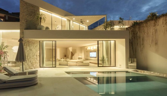 Stunning 4BR Luxury Villa with Ocean Views Uluwatu