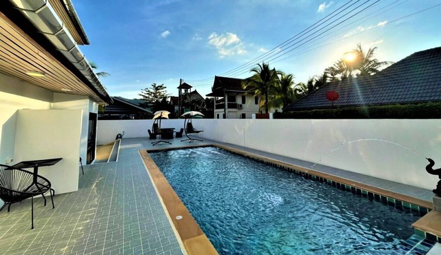 Stunning pool access 2 BR Bungalow | Wi-fi | Beach